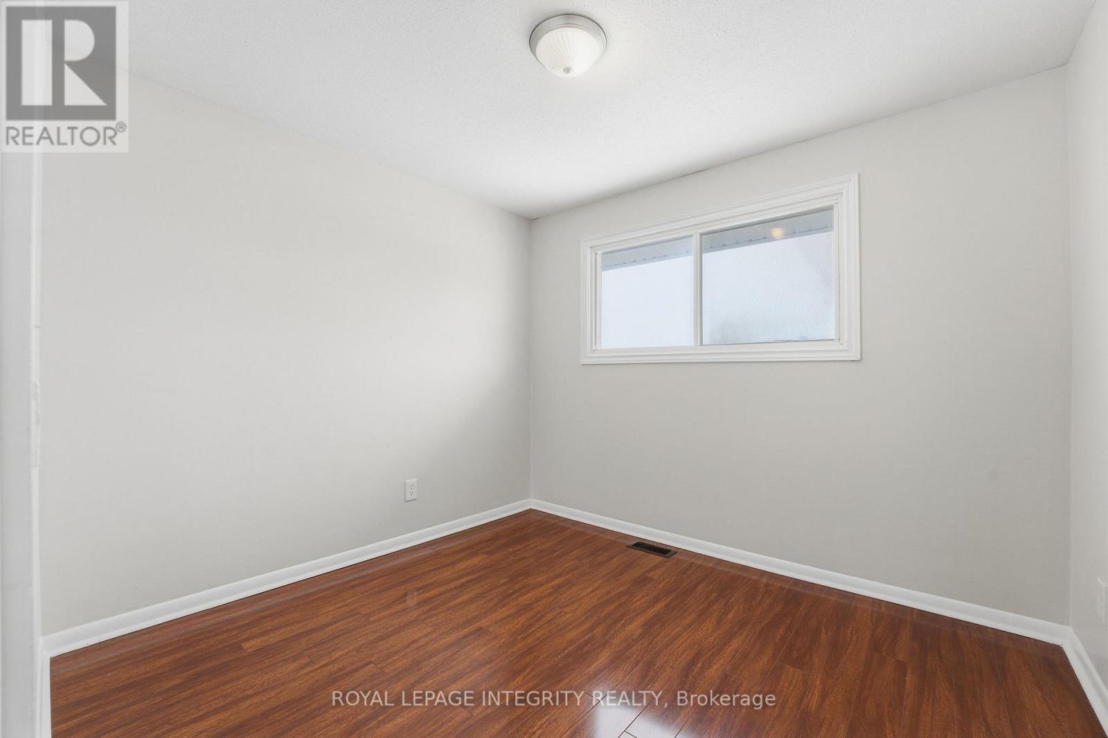 1281 Meadowlands Drive E