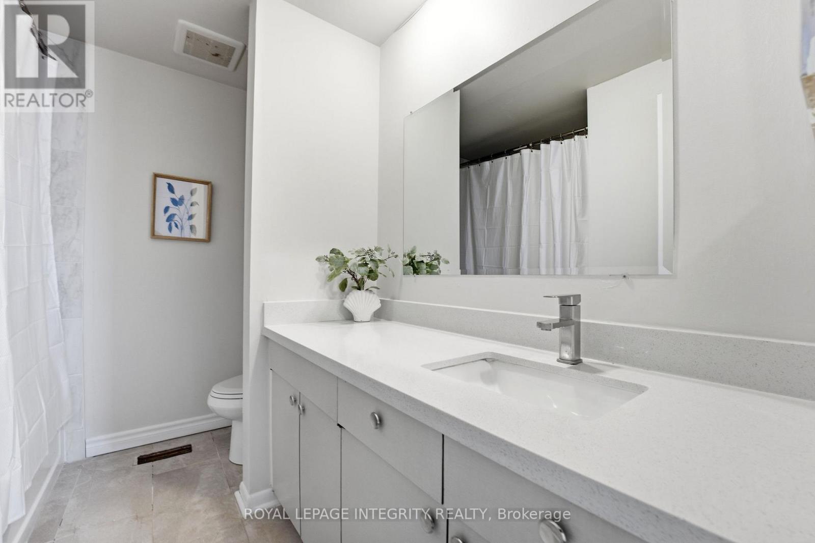 1281 Meadowlands Drive E