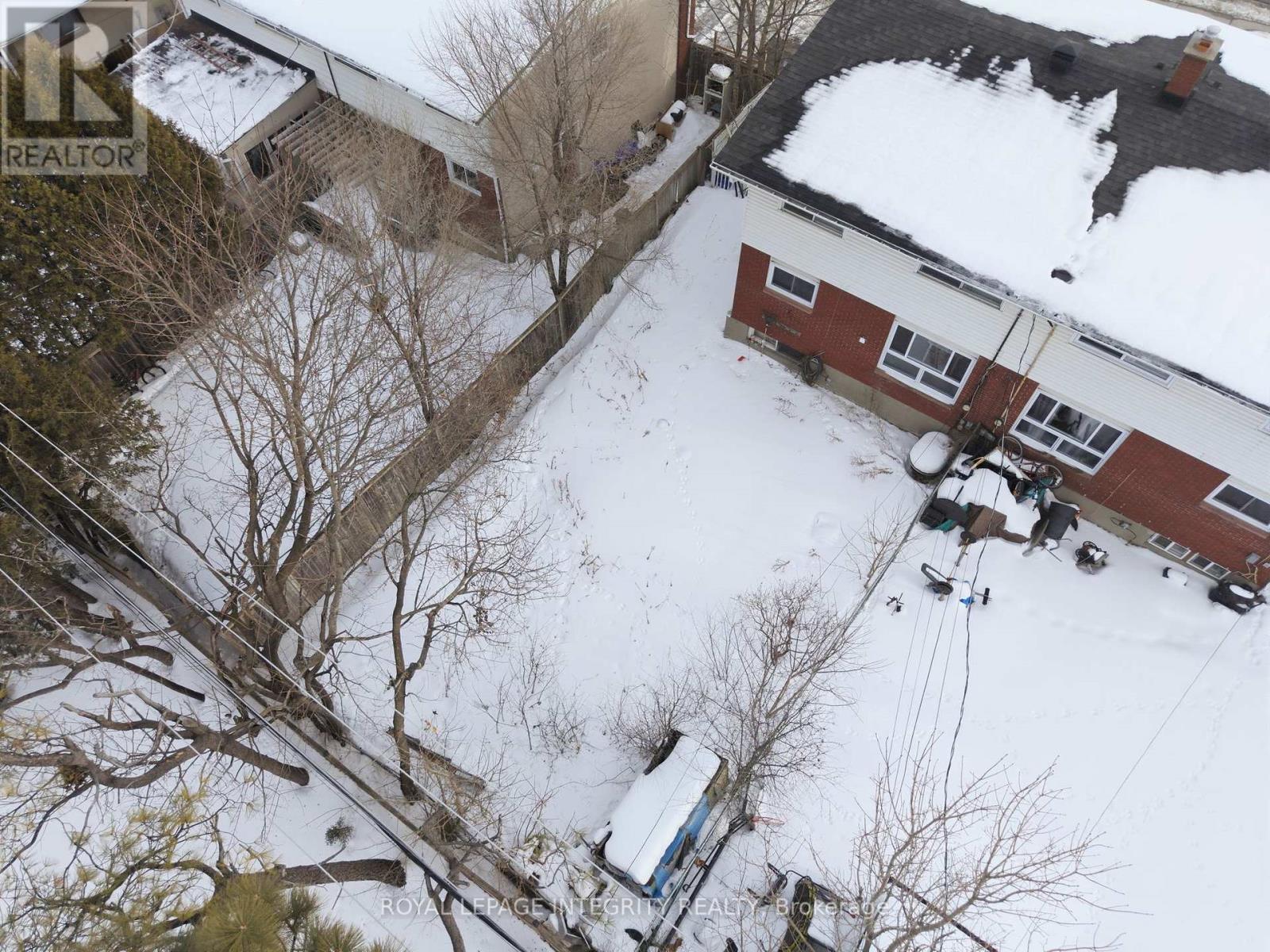 1281 Meadowlands Drive E