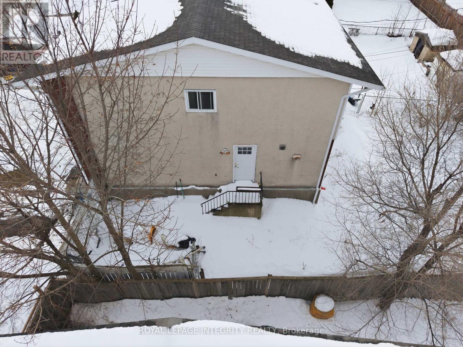 1281 Meadowlands Drive E