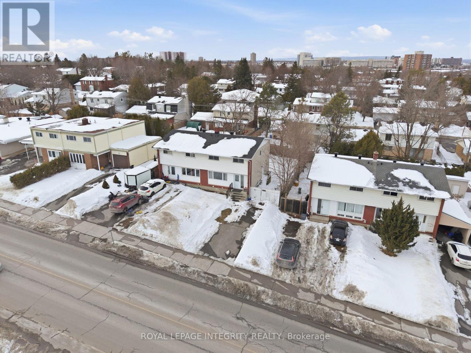 1281 Meadowlands Drive E