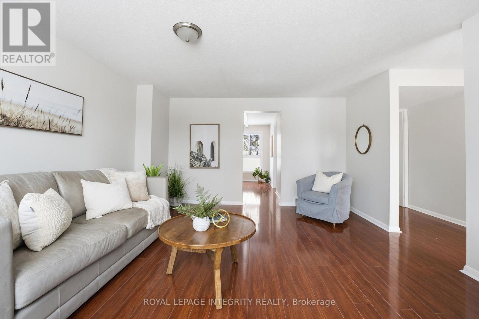 1281 Meadowlands Drive E