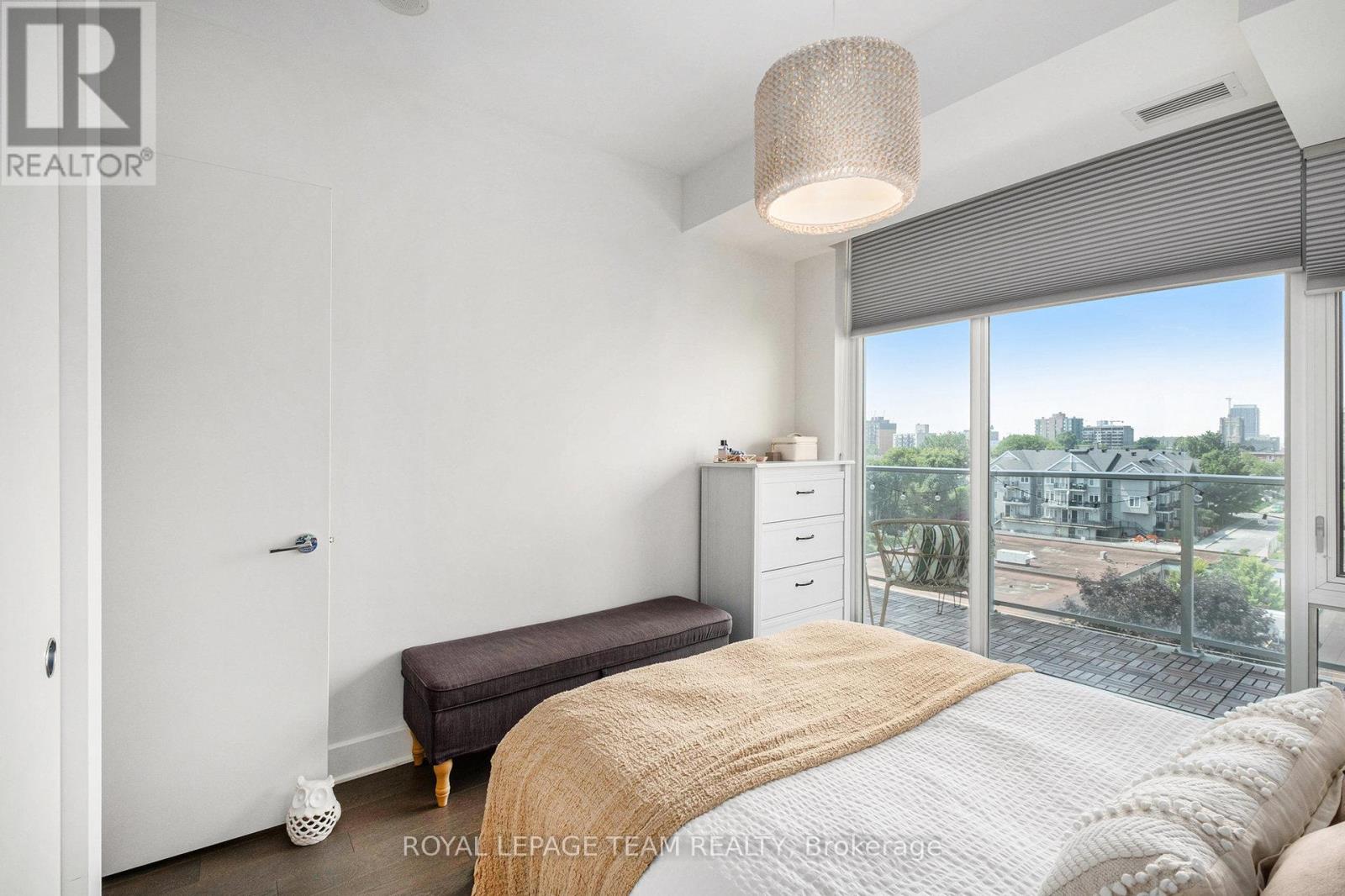 714 - 255 Bay Street