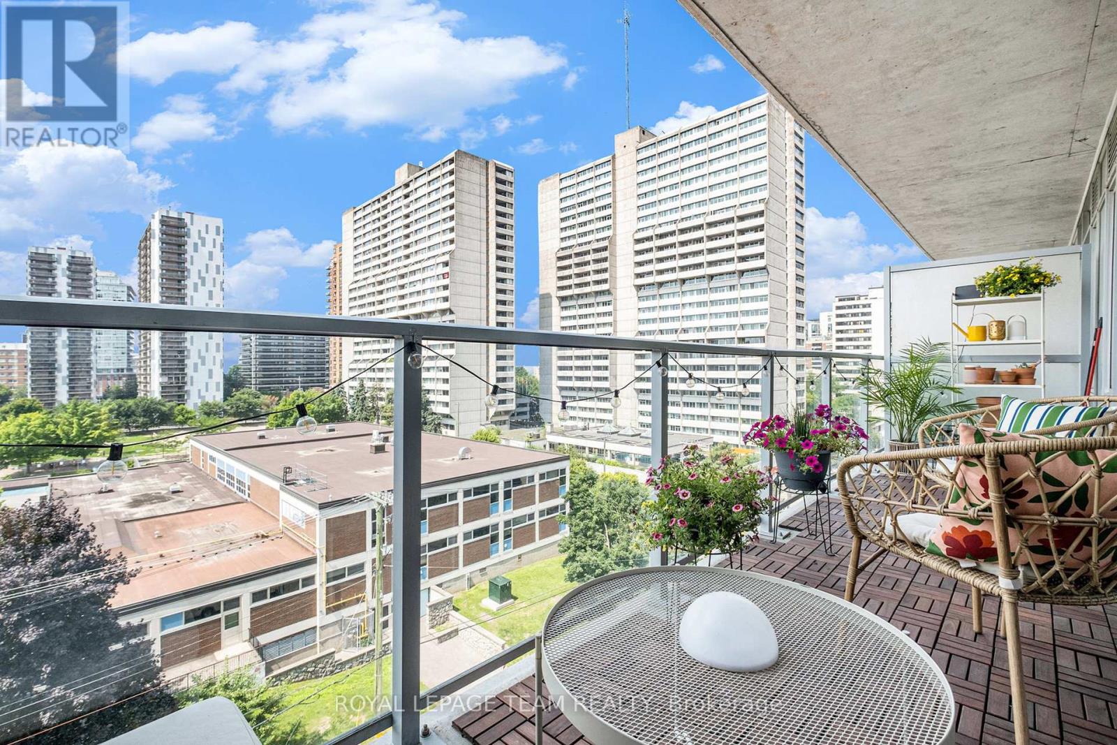 714 - 255 Bay Street