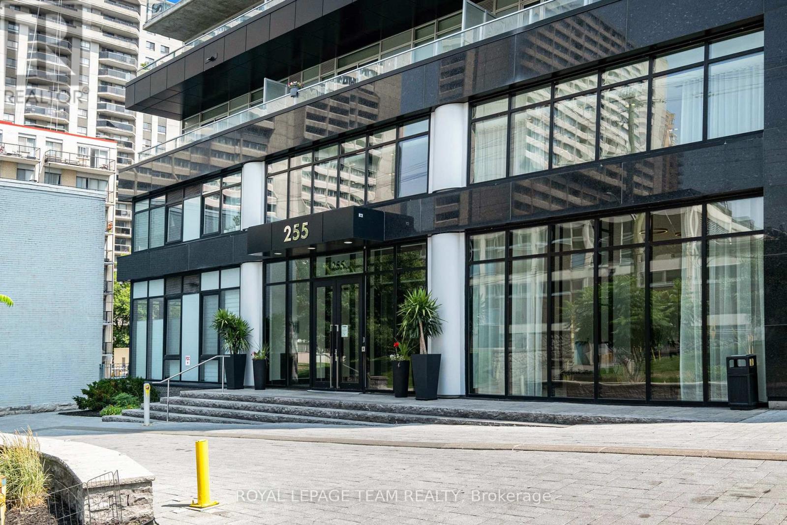 714 - 255 Bay Street