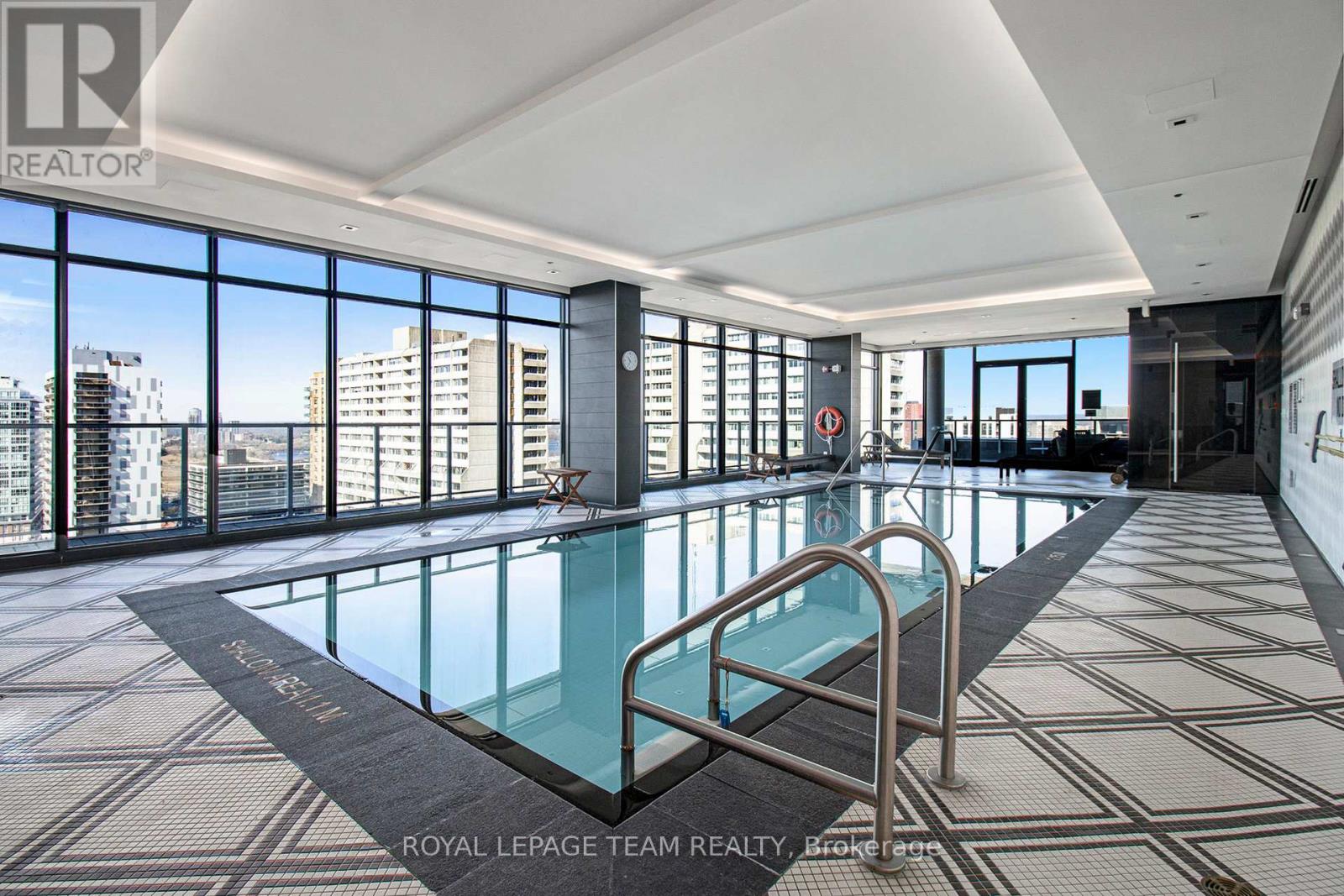 714 - 255 Bay Street