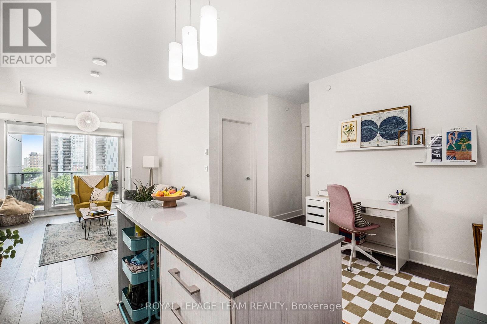 714 - 255 Bay Street