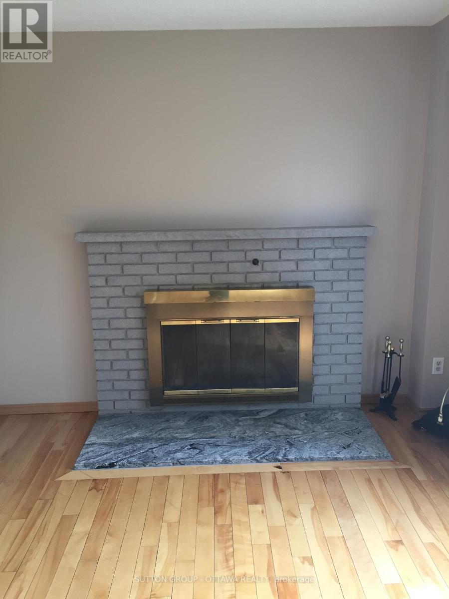 1713 Stoneboat Crescent