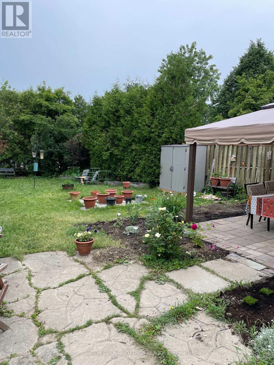 1713 Stoneboat Crescent