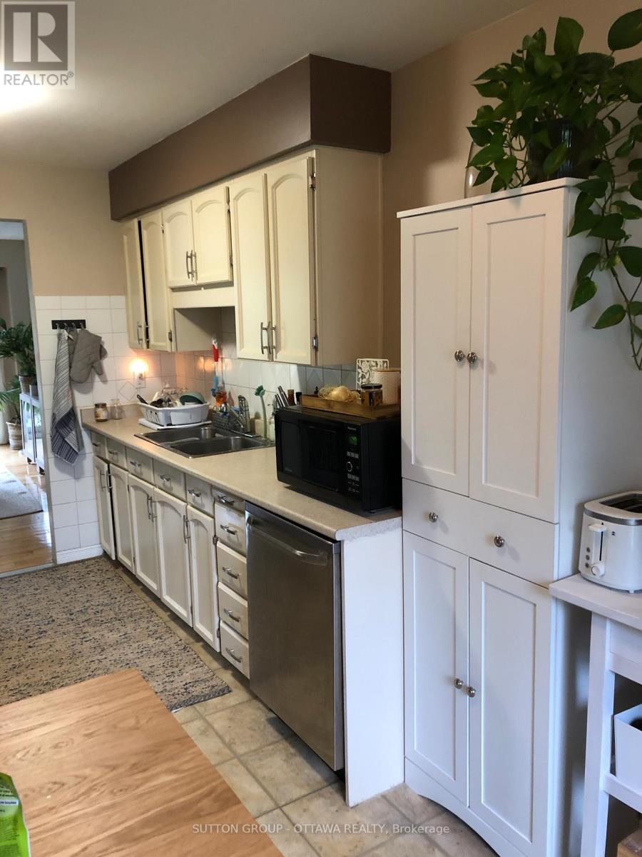 1713 Stoneboat Crescent