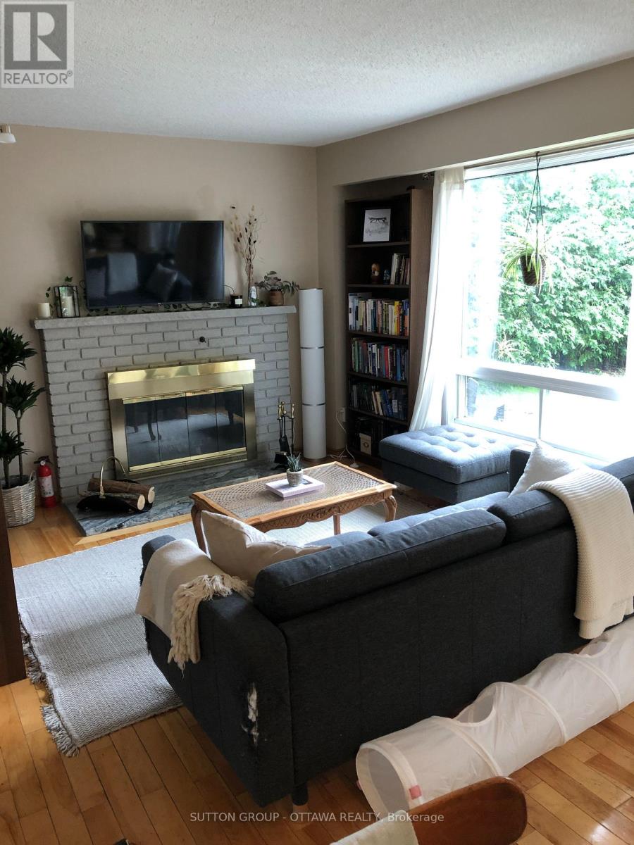 1713 Stoneboat Crescent