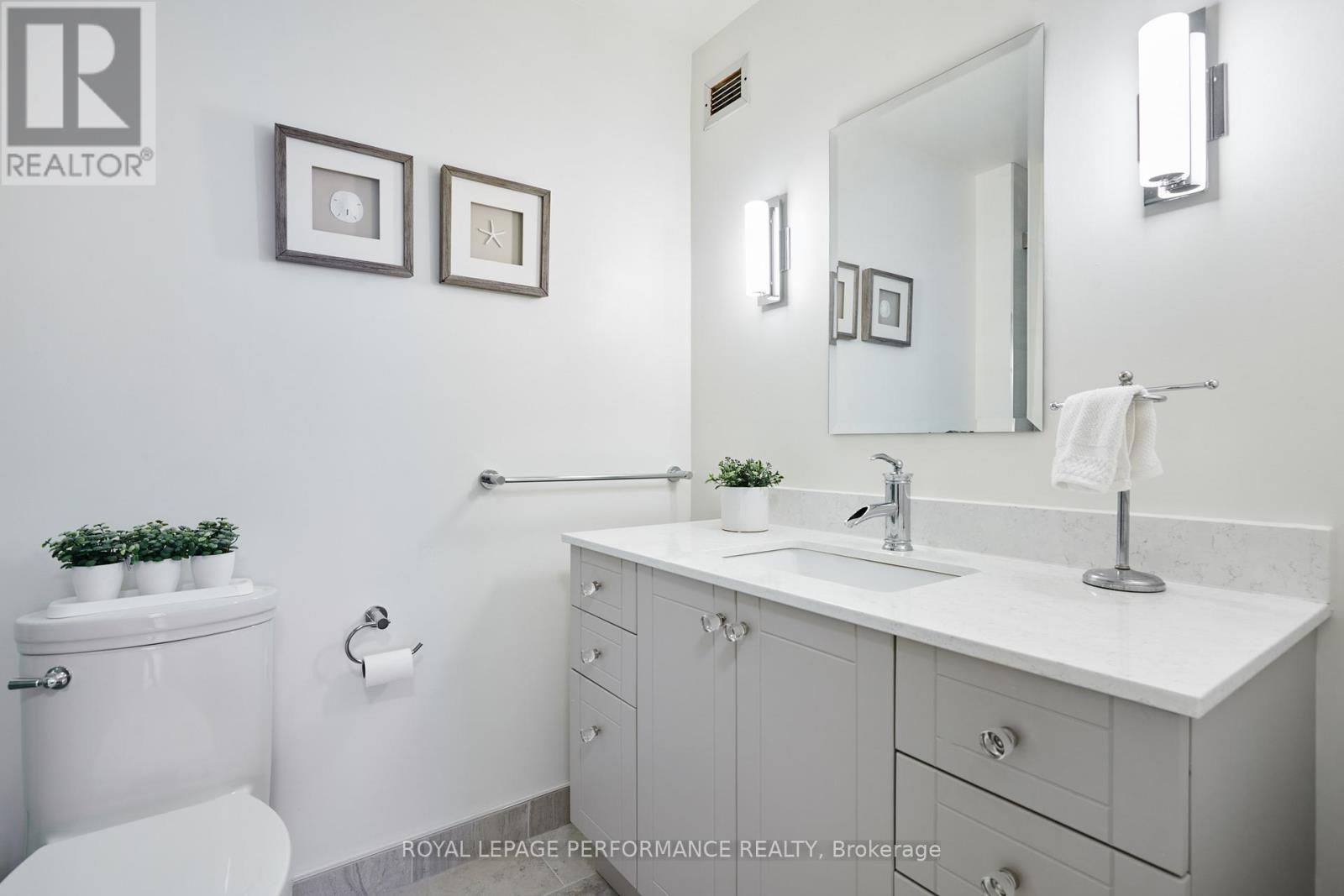 905 - 373 Laurier Avenue E