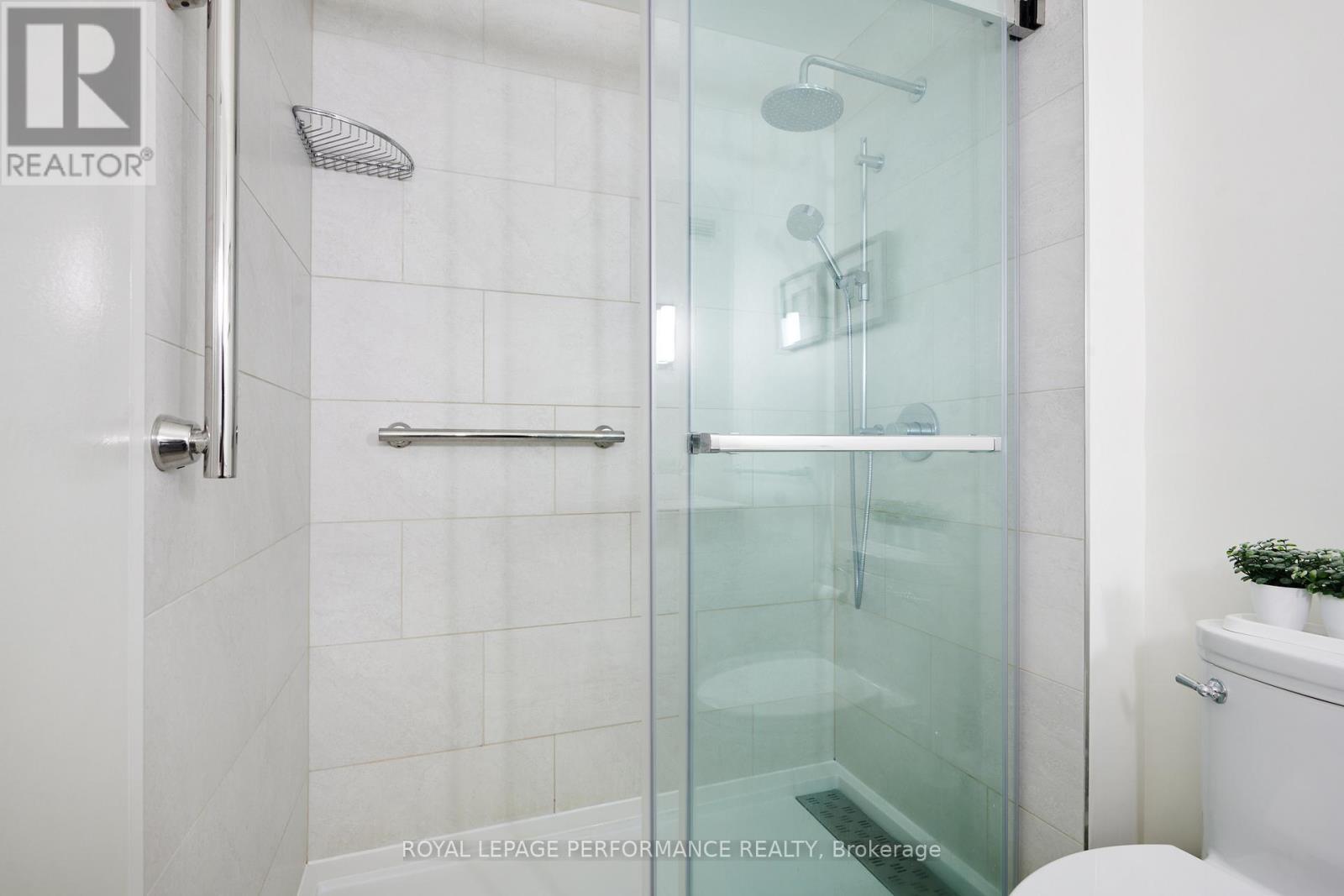 905 - 373 Laurier Avenue E