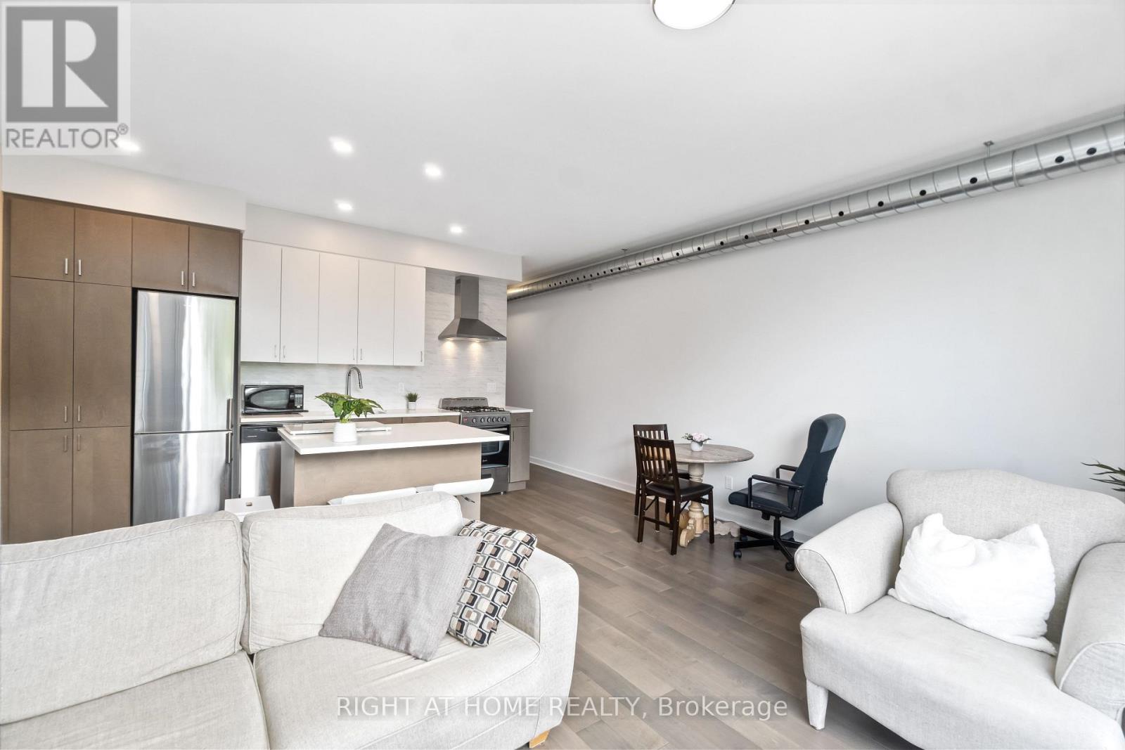 305 - 22 Perkins Street