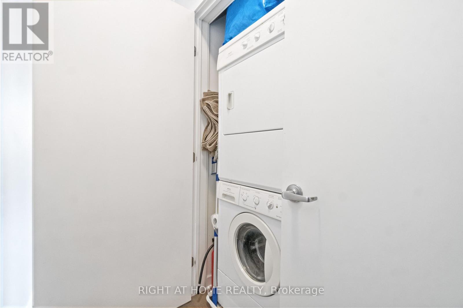 305 - 22 Perkins Street