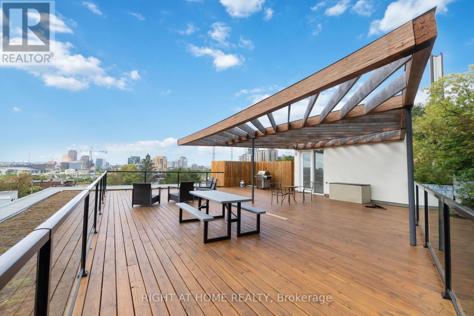 305 - 22 Perkins Street