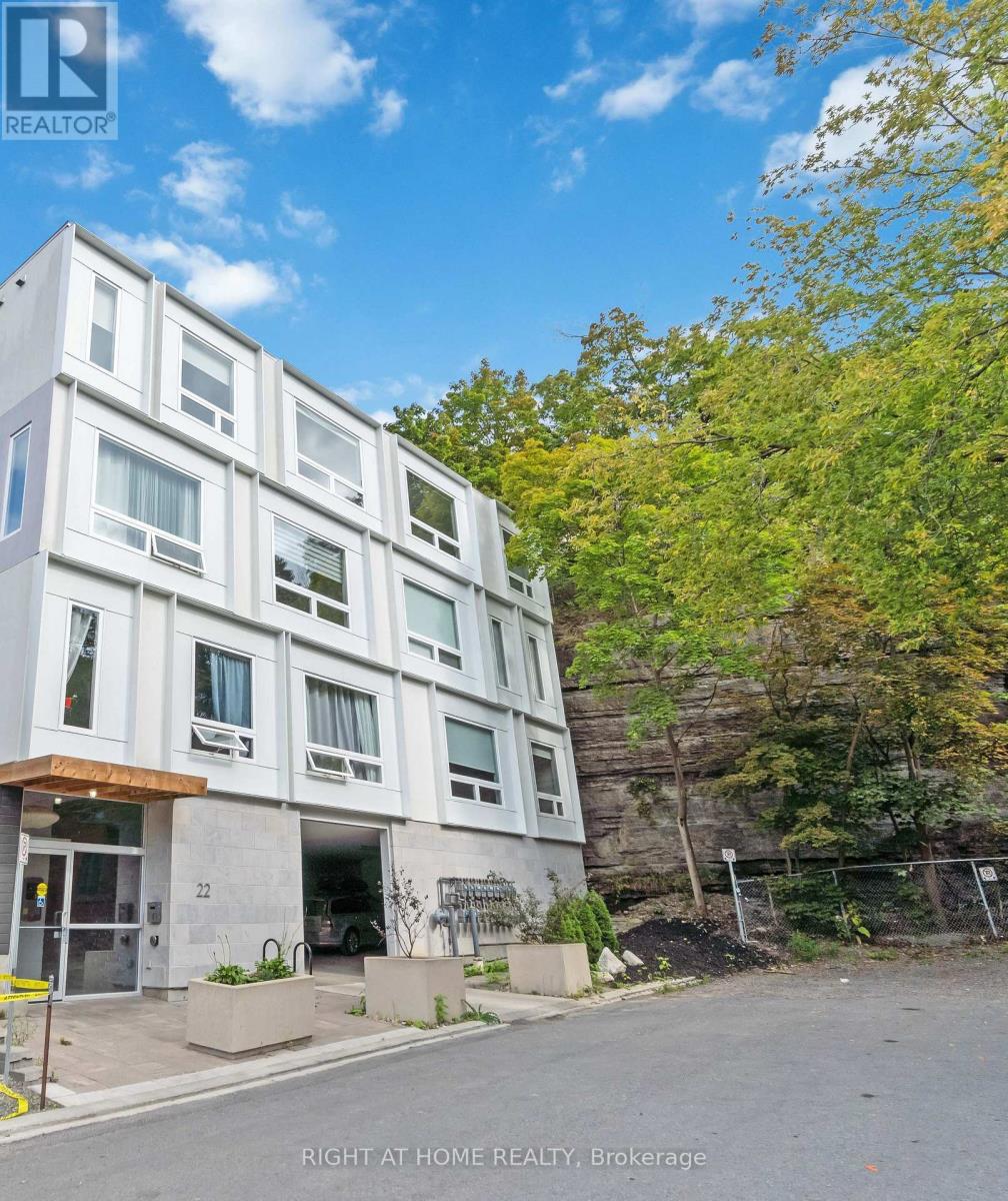 305 - 22 Perkins Street