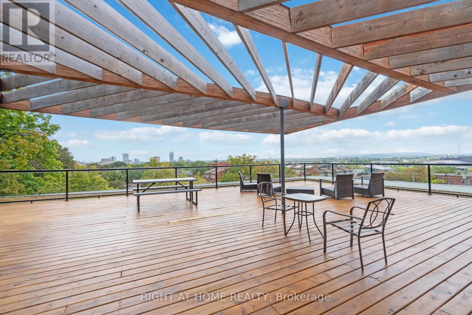 305 - 22 Perkins Street