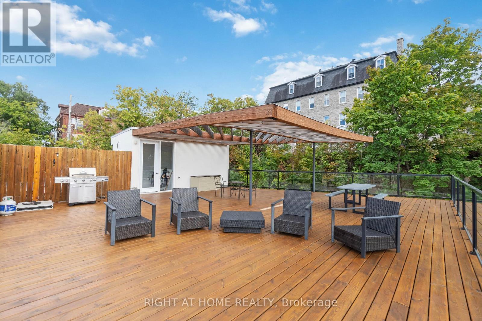 305 - 22 Perkins Street