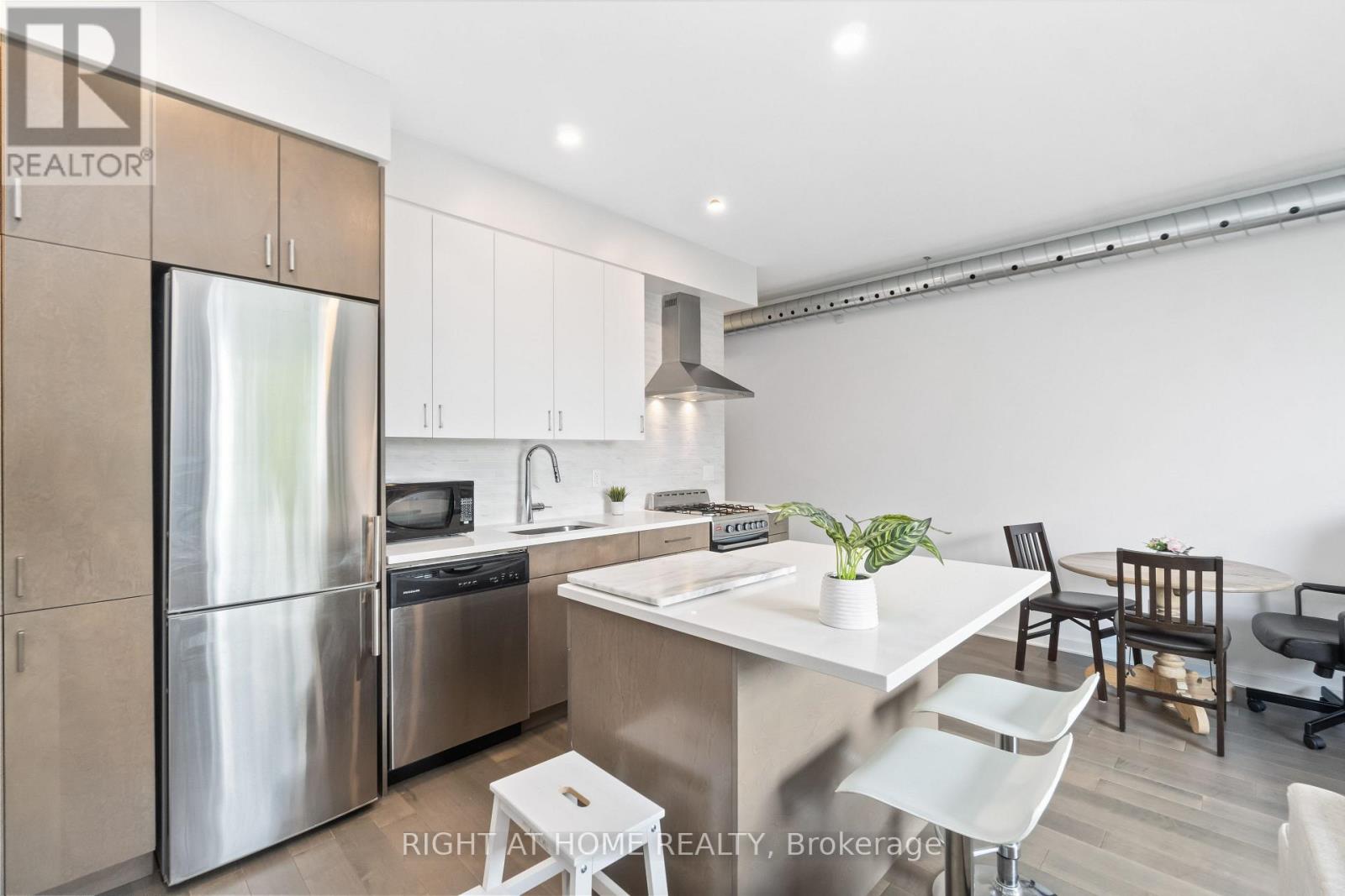 305 - 22 Perkins Street