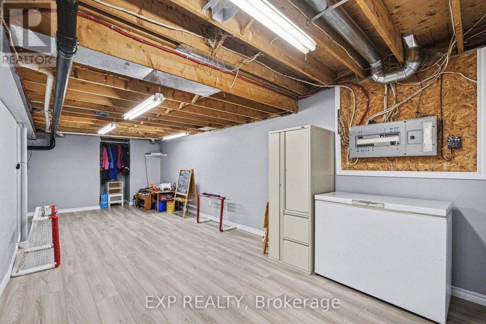 1284 Old Carriage Lane