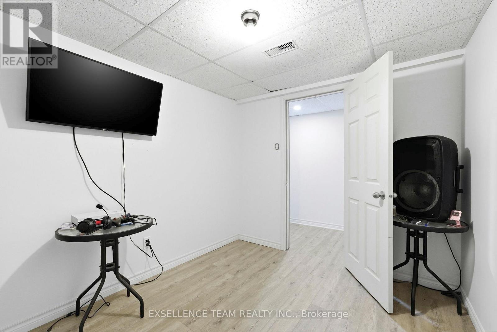 103 St. George Street W