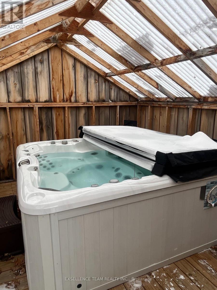 103 St. George Street W