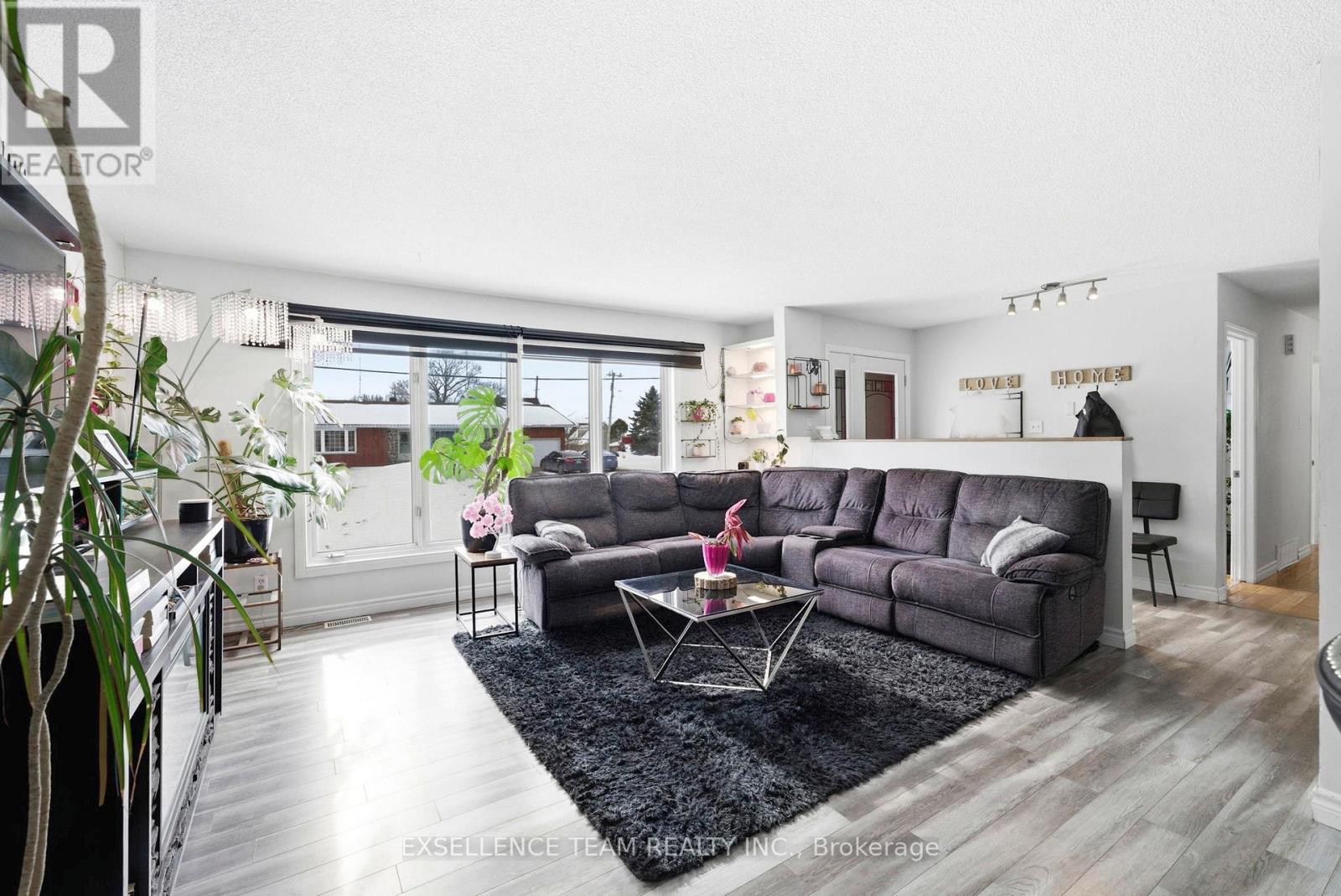 103 St. George Street W