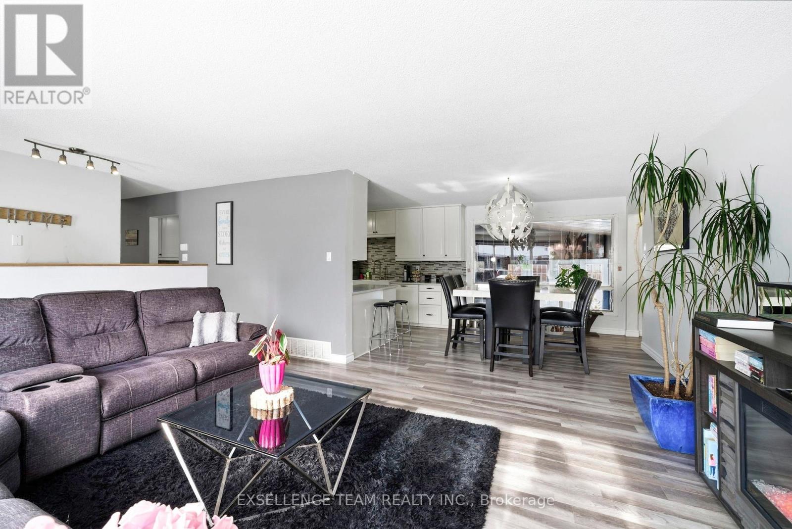 103 St. George Street W