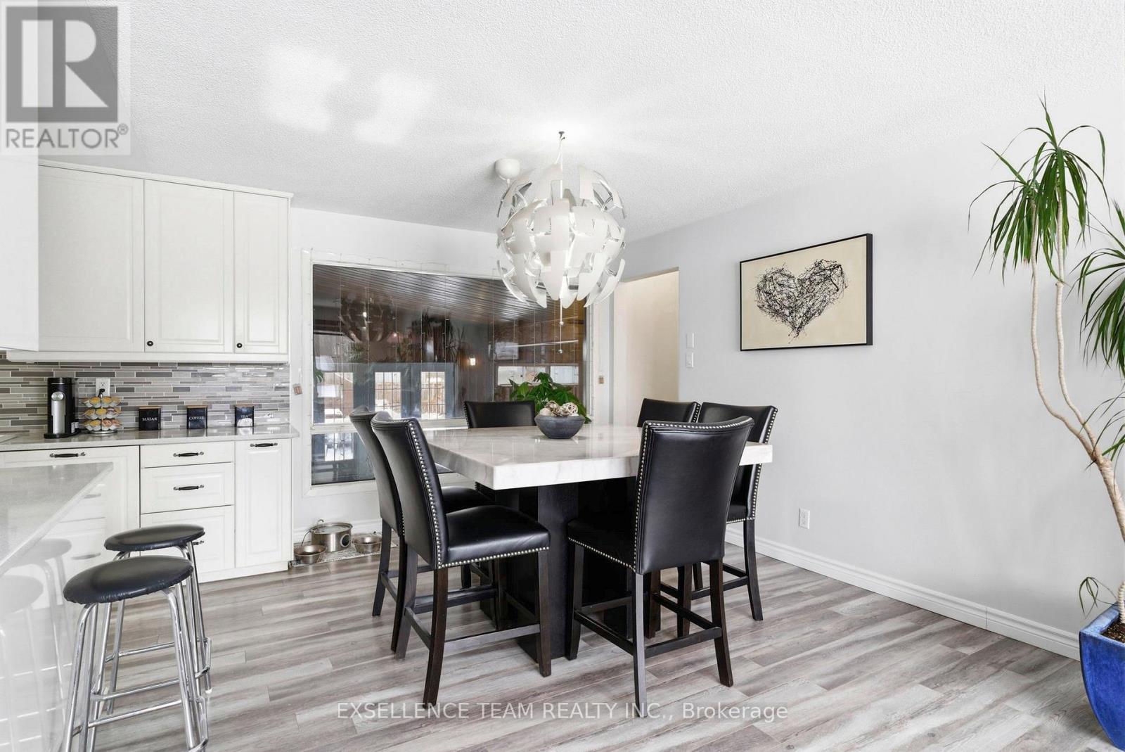 103 St. George Street W