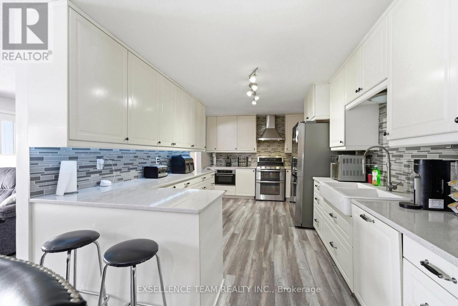 103 St. George Street W