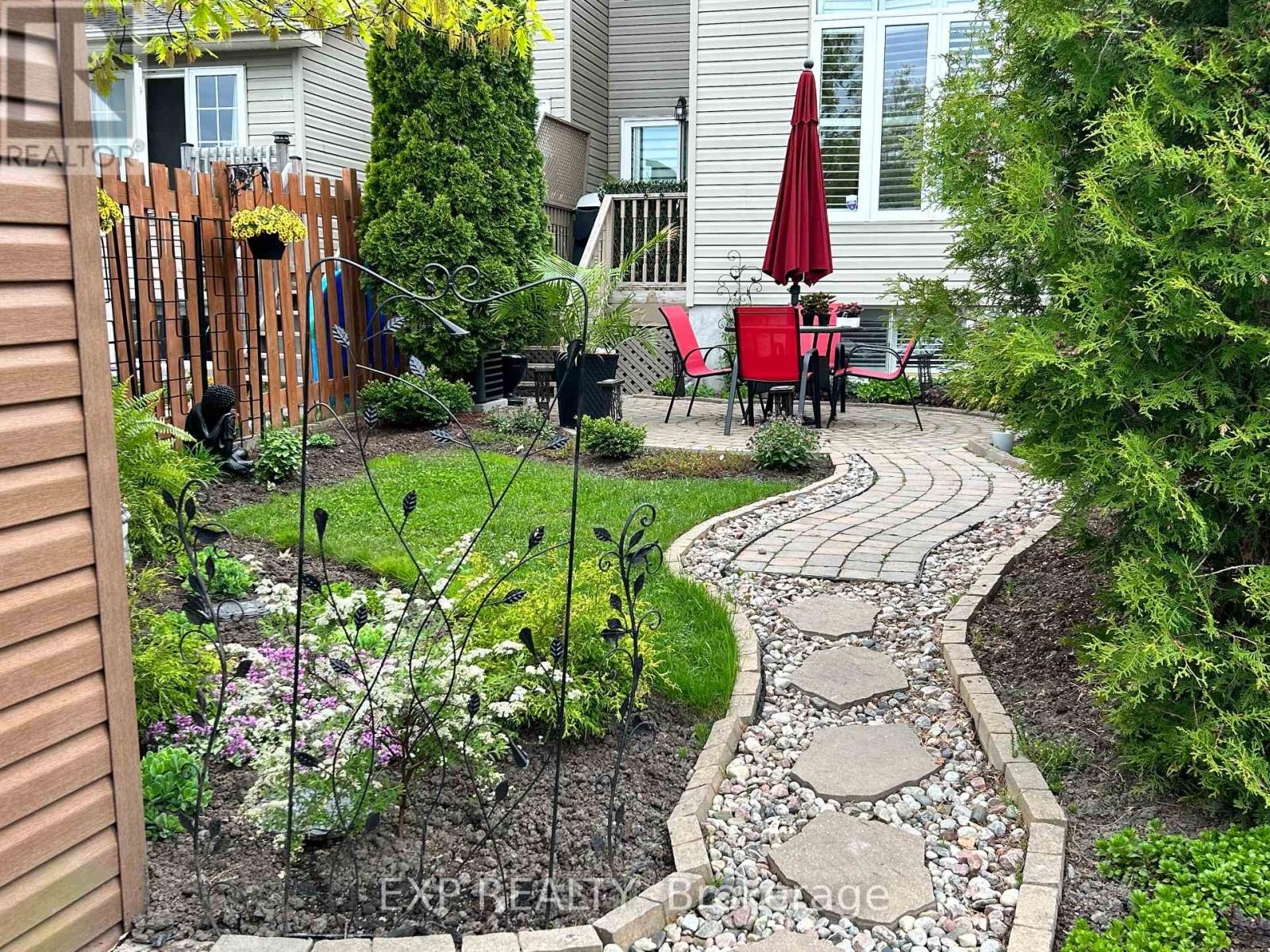 2092 Melette Crescent