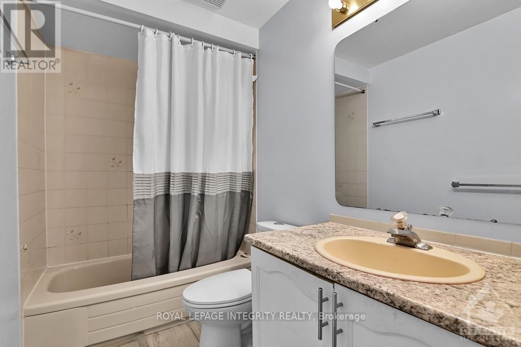 35 - 1880 Summerfields Crescent