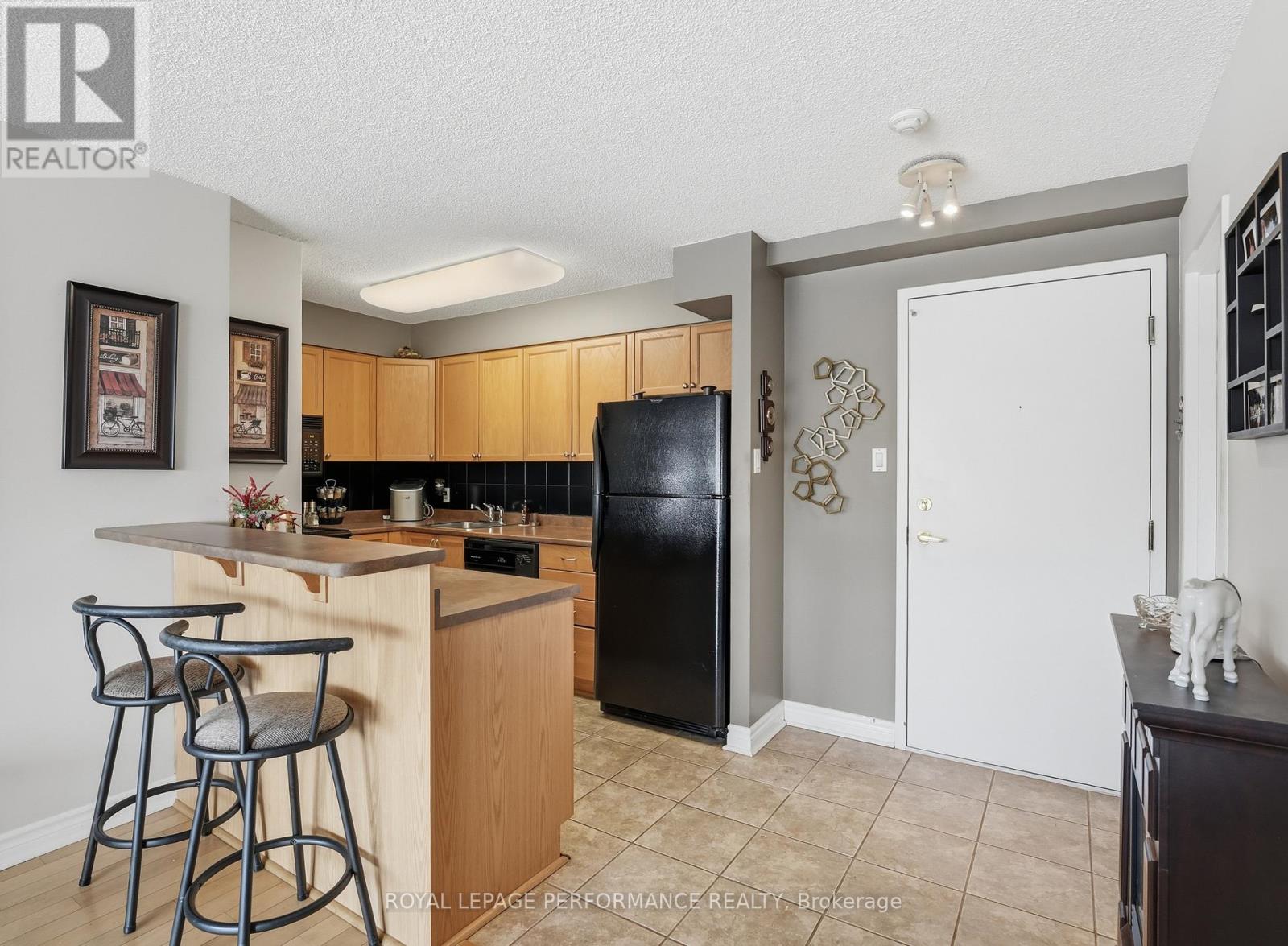 412 - 225 Alvin Road N