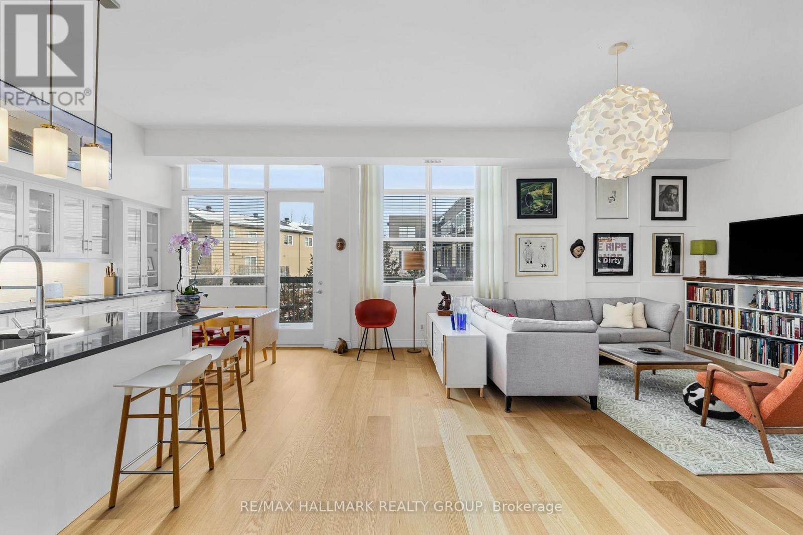 211 - 345 St Denis Street