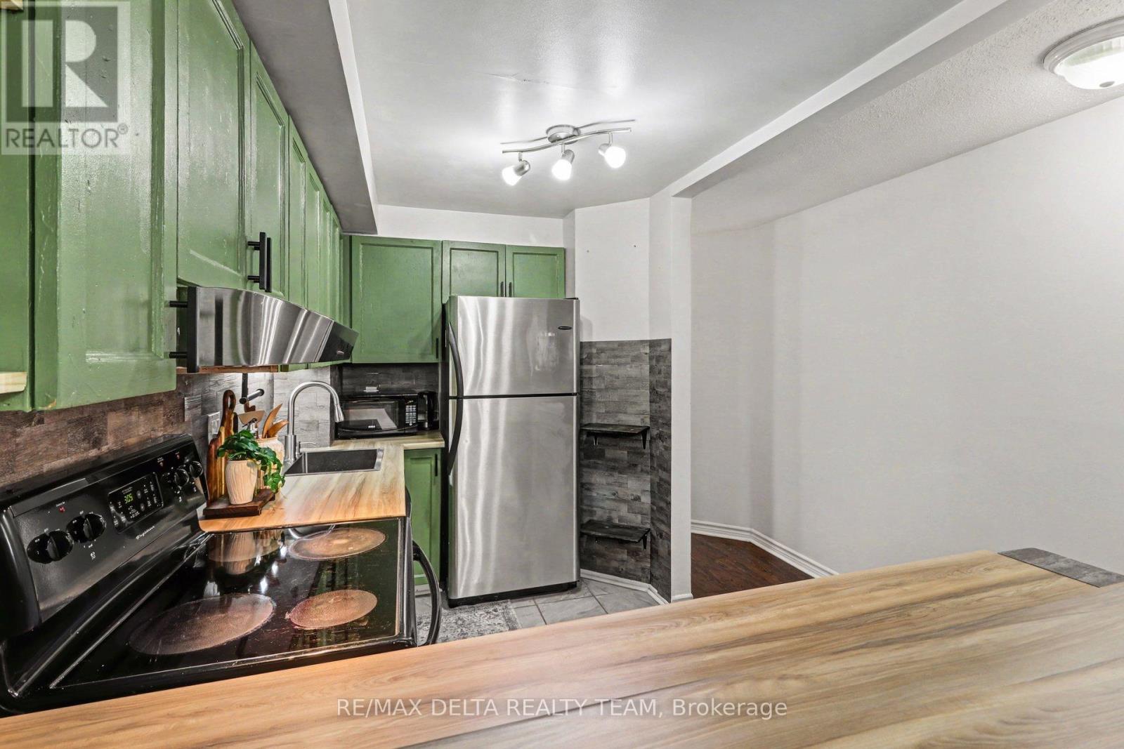 A - 6704 Jeanne D'arc Boulevard