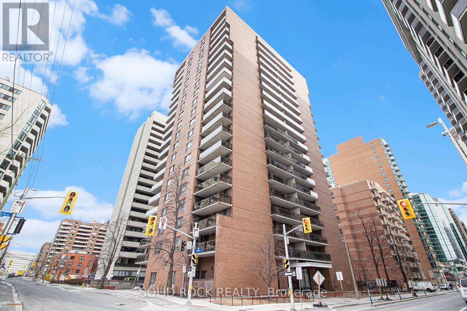 1204 - 475 Laurier Avenue W