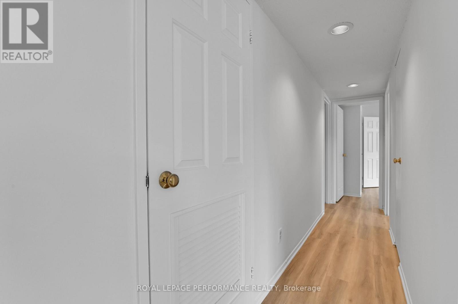 1701 - 470 Laurier Avenue W