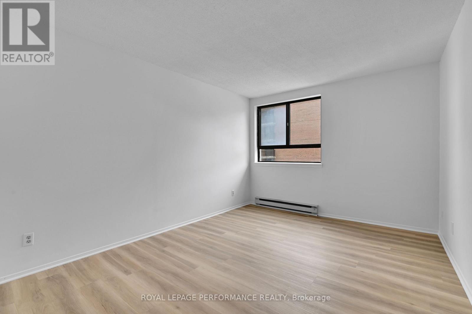 1701 - 470 Laurier Avenue W