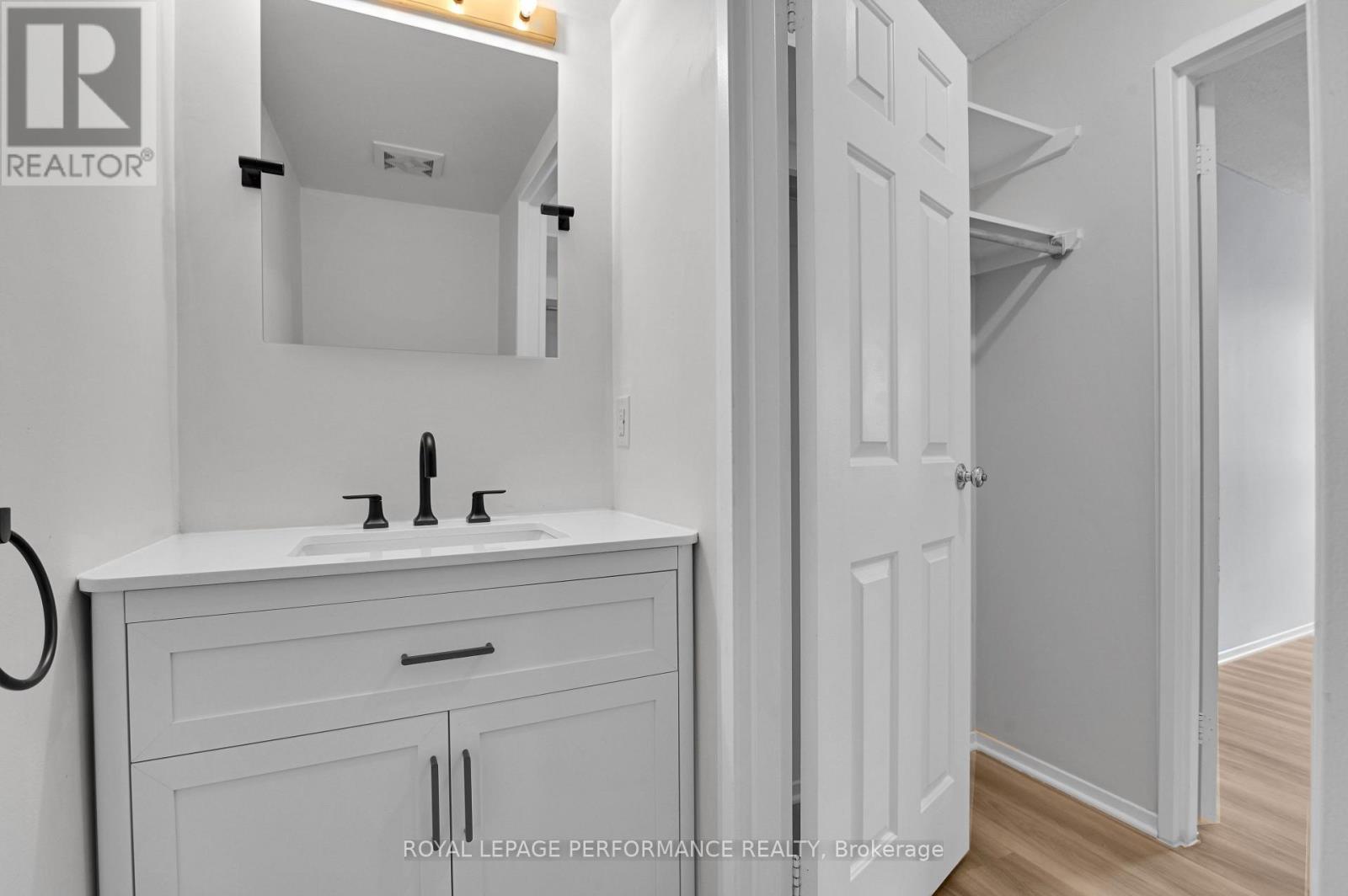 1701 - 470 Laurier Avenue W