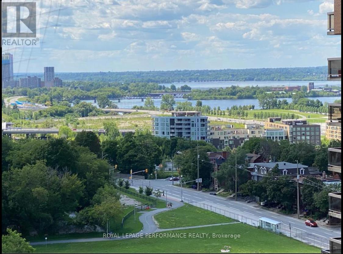 1701 - 470 Laurier Avenue W