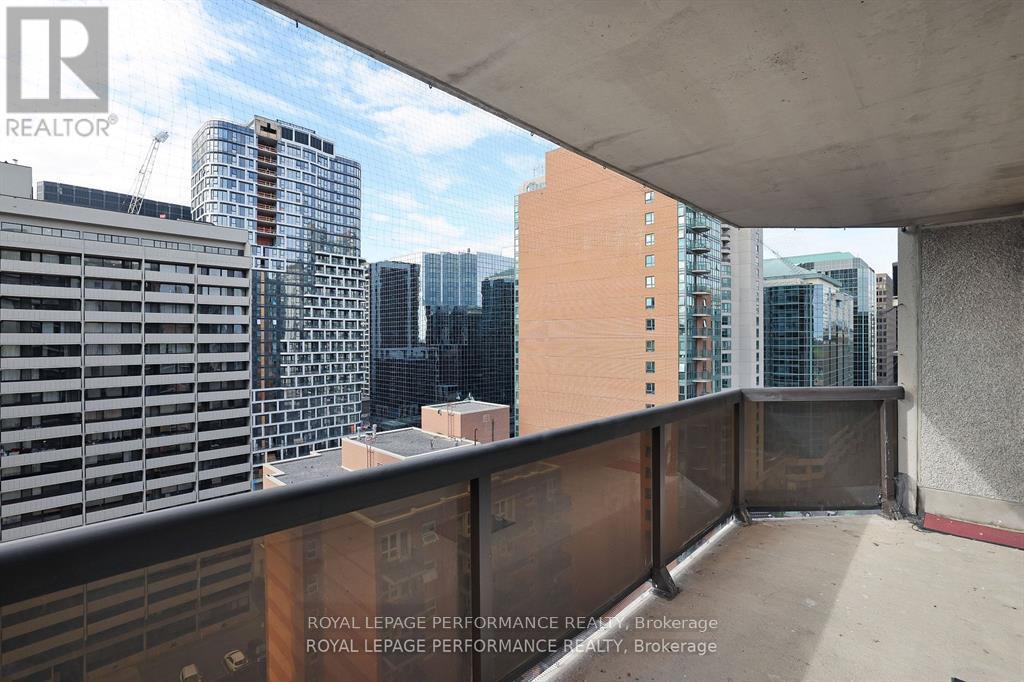 1701 - 470 Laurier Avenue W