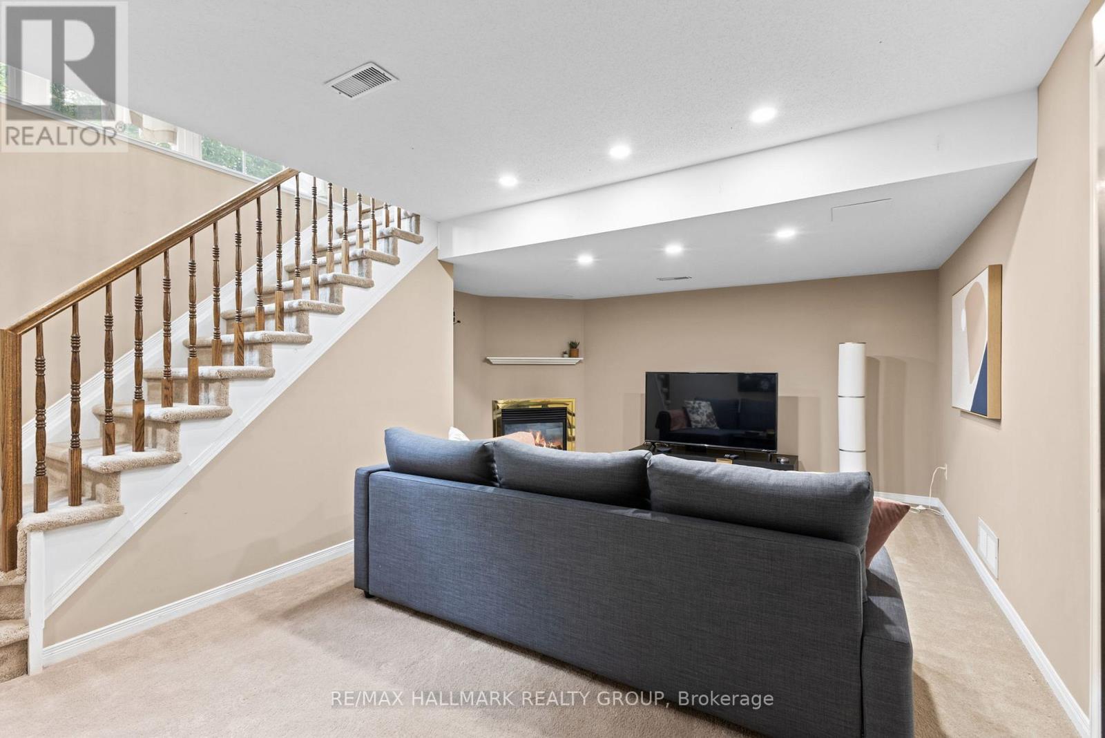 404 Wisteria Crescent