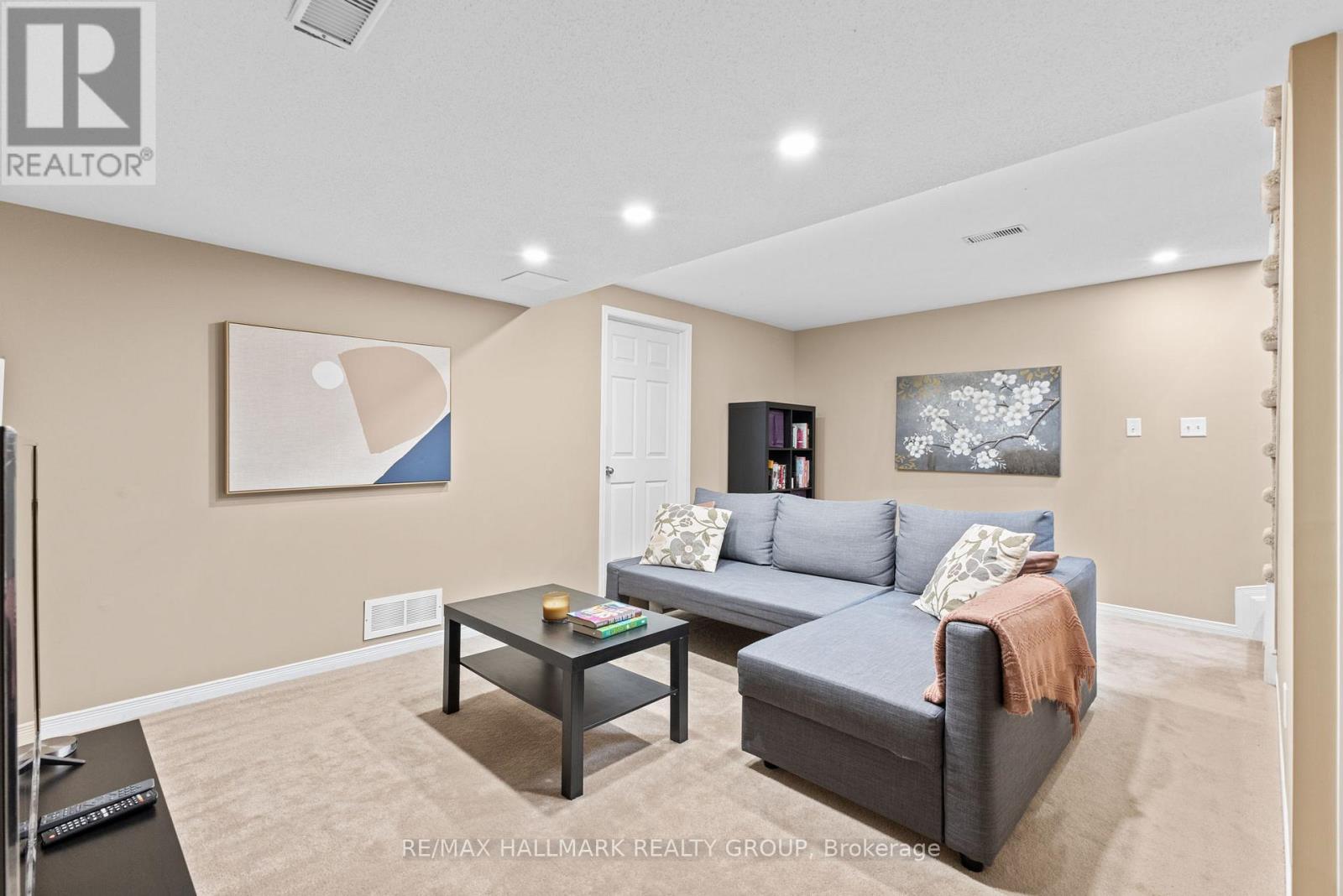 404 Wisteria Crescent