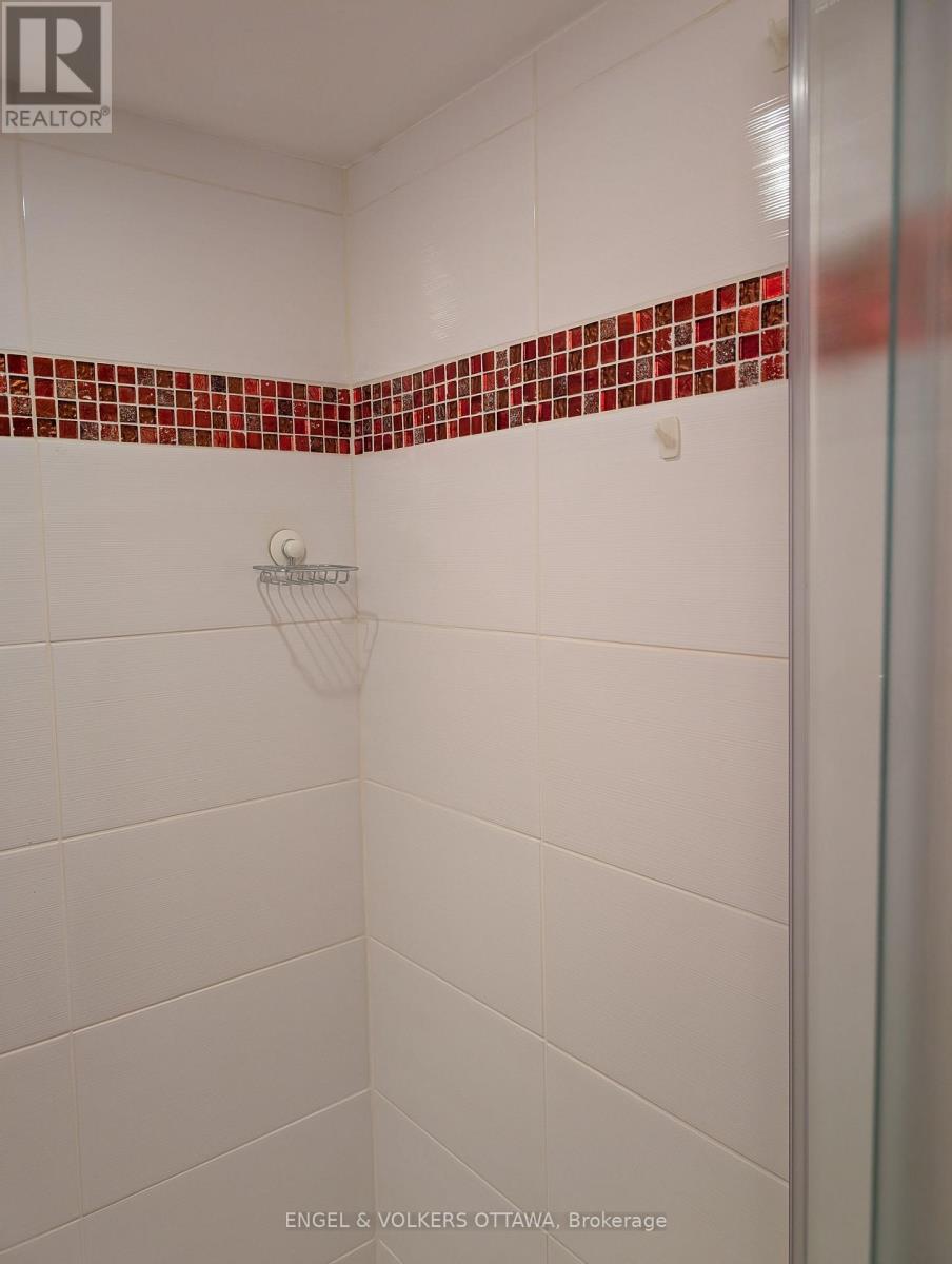 702 Dovercourt Avenue