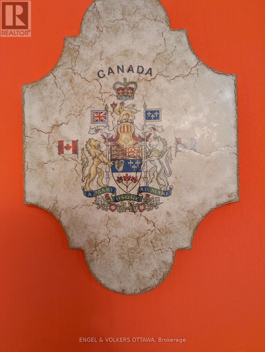 702 Dovercourt Avenue