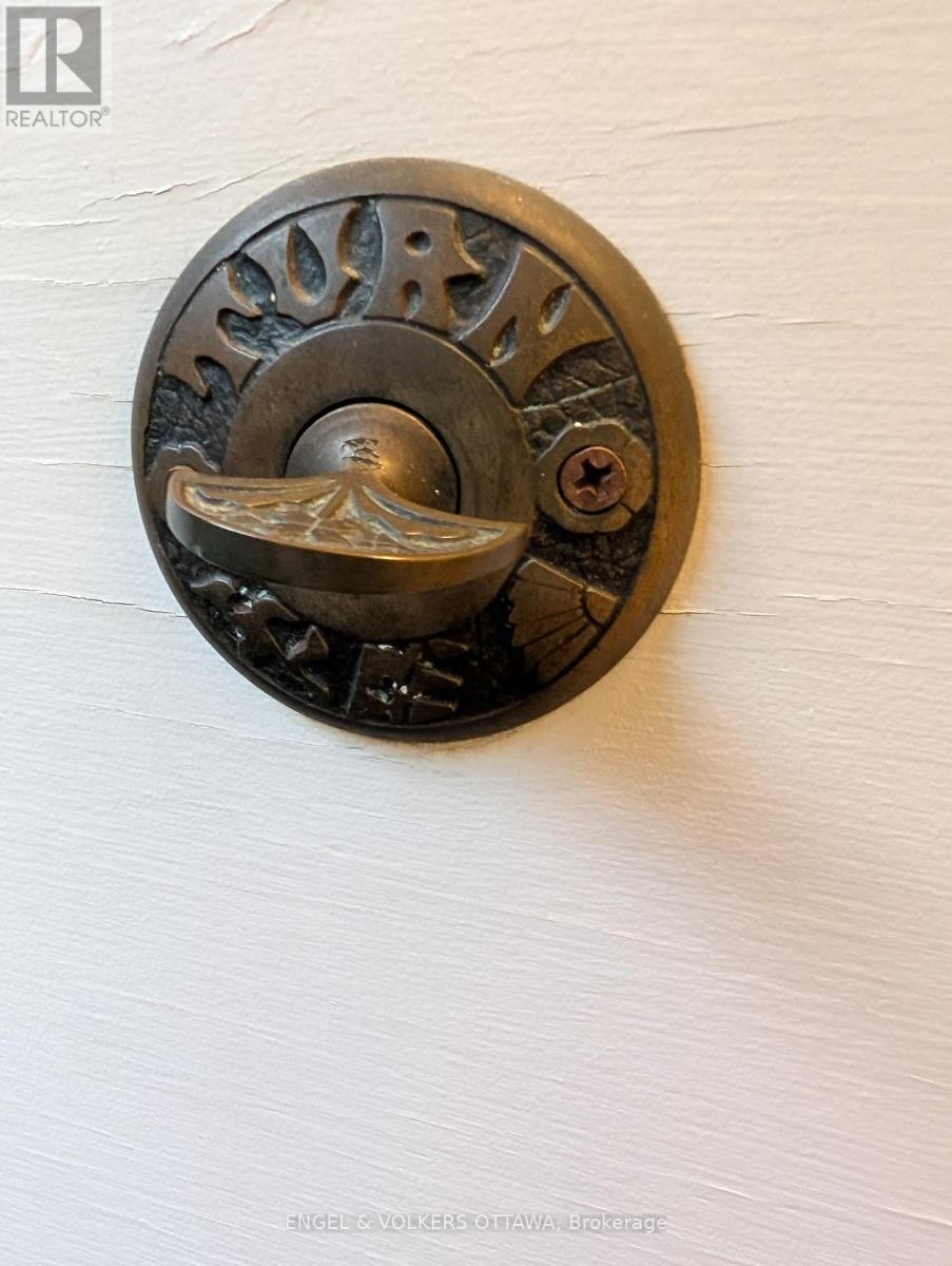 702 Dovercourt Avenue