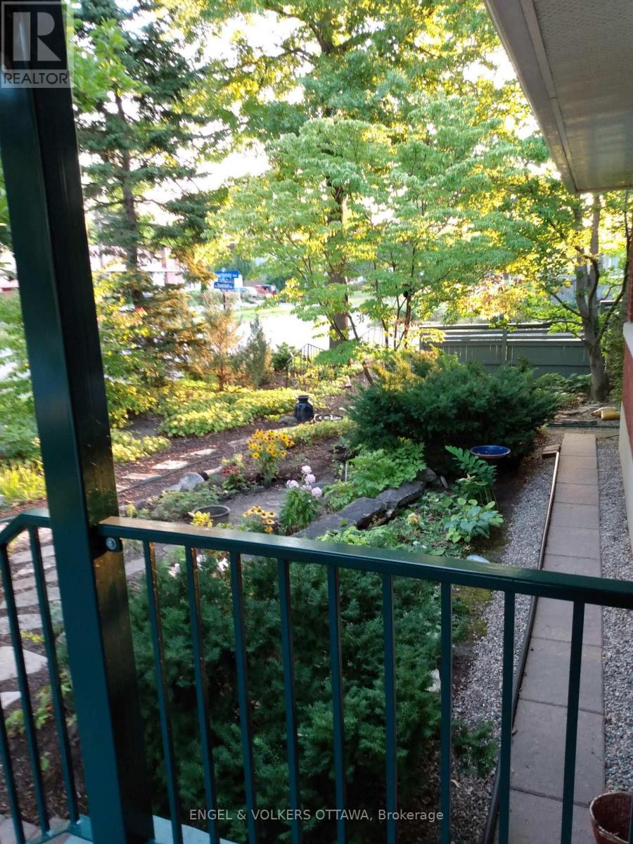 702 Dovercourt Avenue