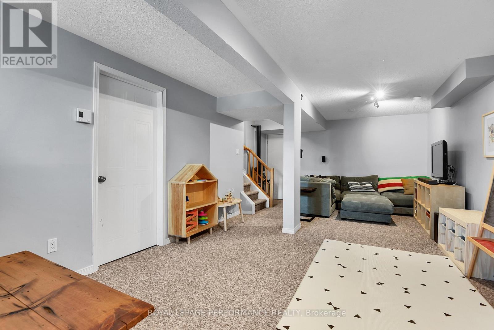 710 Hancock Crescent