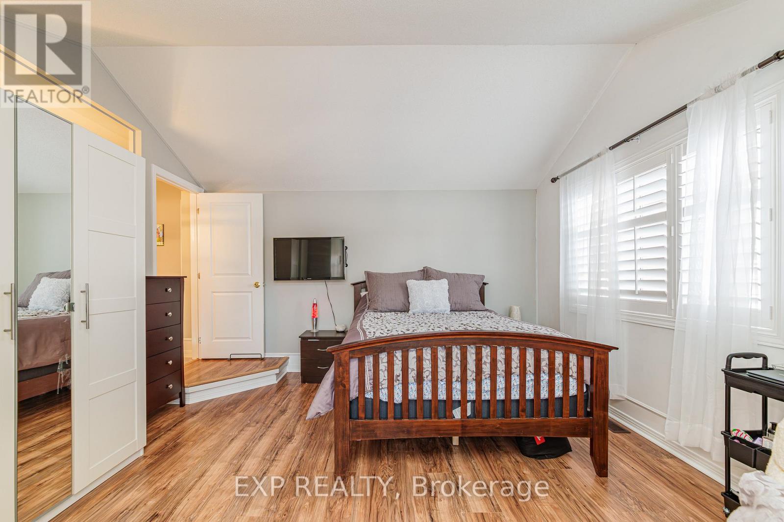 4466 Shoreline Drive